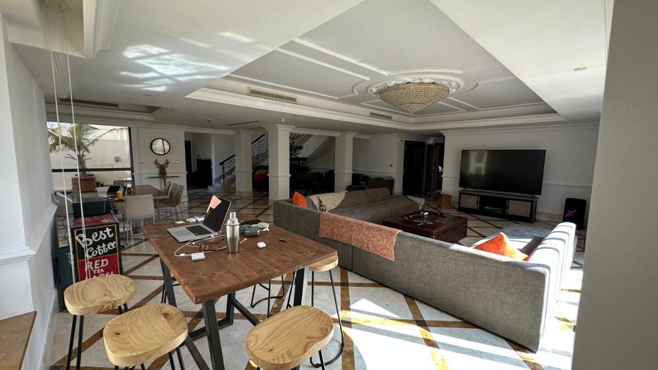 Hostel Neyar Beach Vibes - The Penthouse Dubai Exterior foto